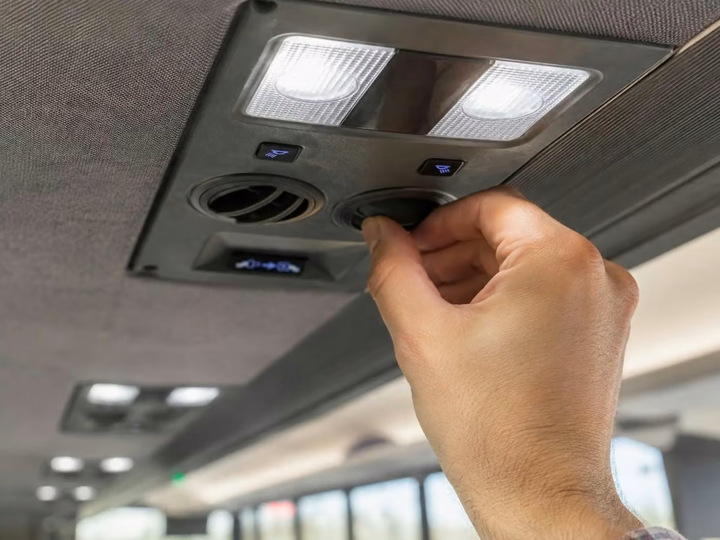 monrovia 15 passenger minibus air conditioning