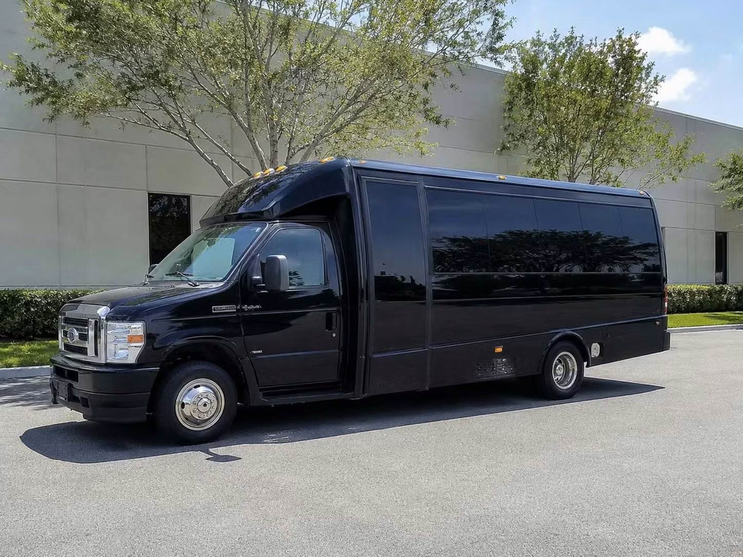 monrovia 18 passenger minibus rental