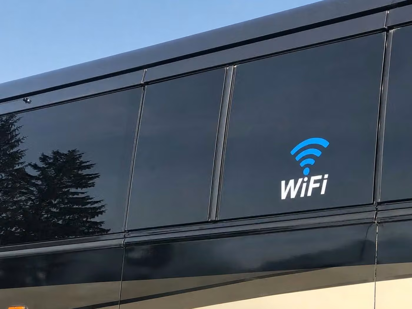 monrovia 18 passenger minibus wifi