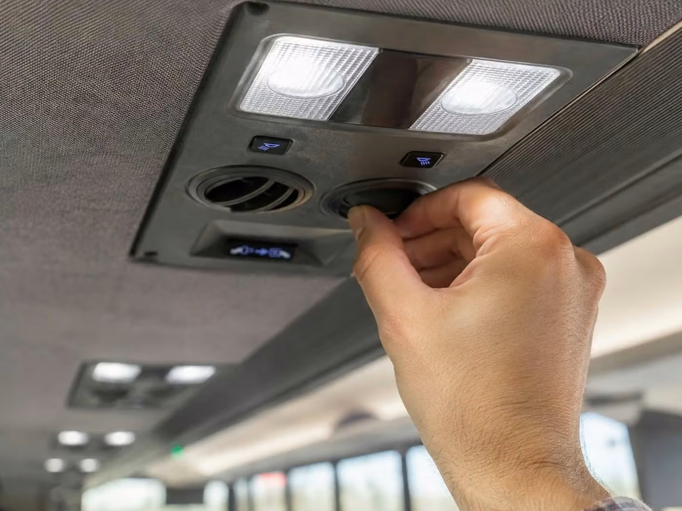 monrovia 28 passenger minibus air conditioning